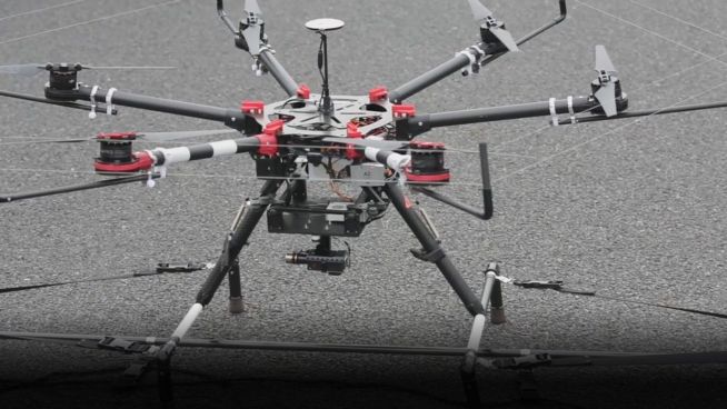 Kampf der Drohnen: Polizei fliegt Abfangjäger mit Netz