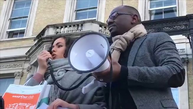 Sklaverei: Libyerin entschuldigt sich bei London-Demo