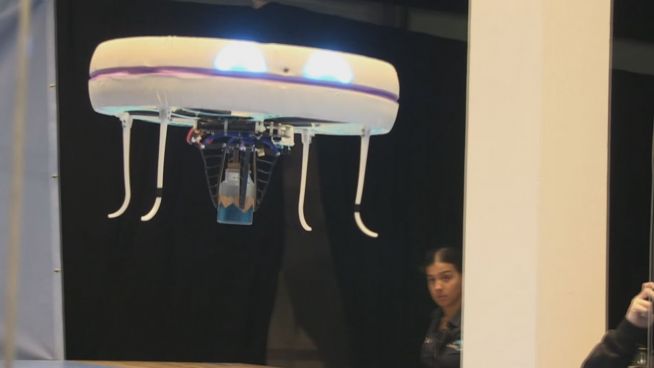 Alles gute kommt von oben: Weltweit erstes Drohnencafé