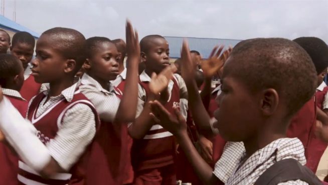 Für die Schule: Die ‘Straßenpriester’ von Nigeria