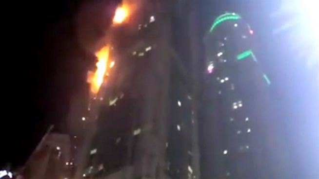 Großbrand in Wolkenkratzer: The Torch steht in Flammen