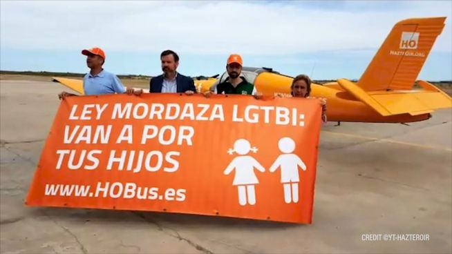 Hass-Flugzeug: Werbekampagne gegen LGBTI-Rechte