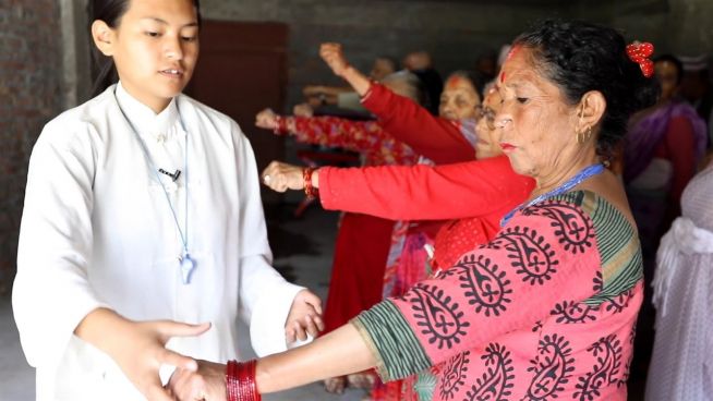 Angriff der Omis: Die Tai Chi-Senioren von Nepal