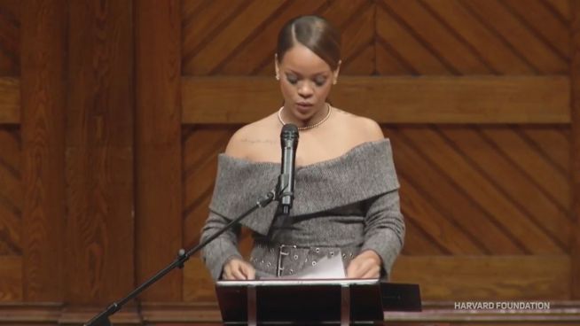 Ein Herz aus Gold: Rihanna hält bewegende Rede an Uni