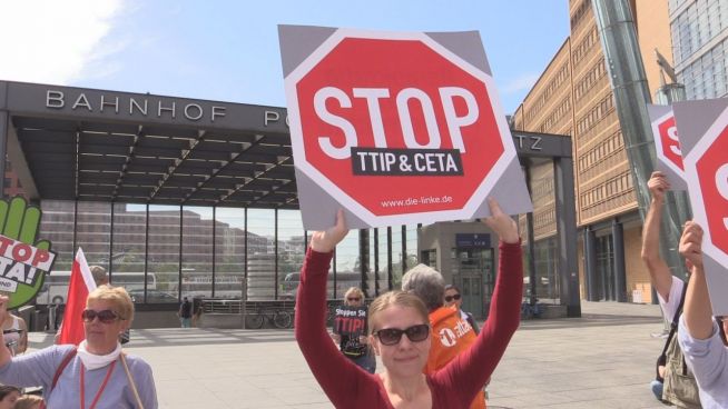 Kurz vor knapp: Mini-Flashmob gegen CETA in Berlin
