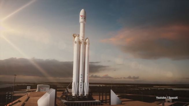 ‘Falcon Heavy’ hebt ab: Musk schießt Tesla ins All